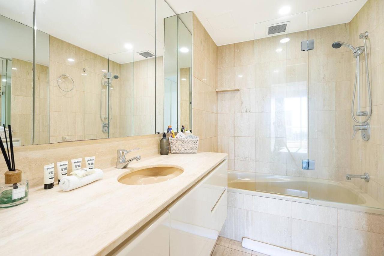 Retro Main Hidden Gem With Waterfront Views Gold Coast